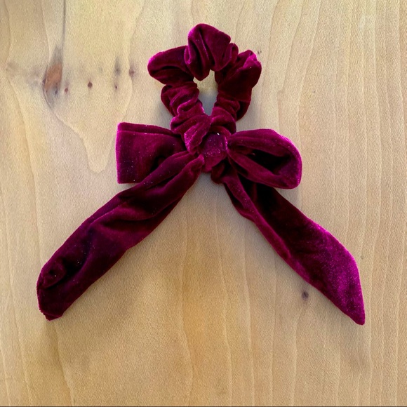 ✨ NWOT Velvet Scrunchies 4pk - Picture 7 of 7